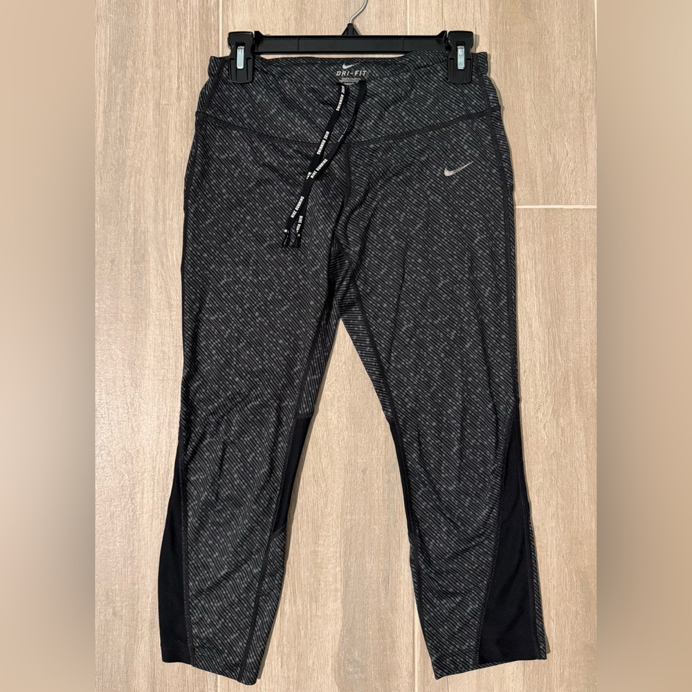 Nike Dri Fit Black Gray Meteor Patterned Running Capris Size Medium Drawstring